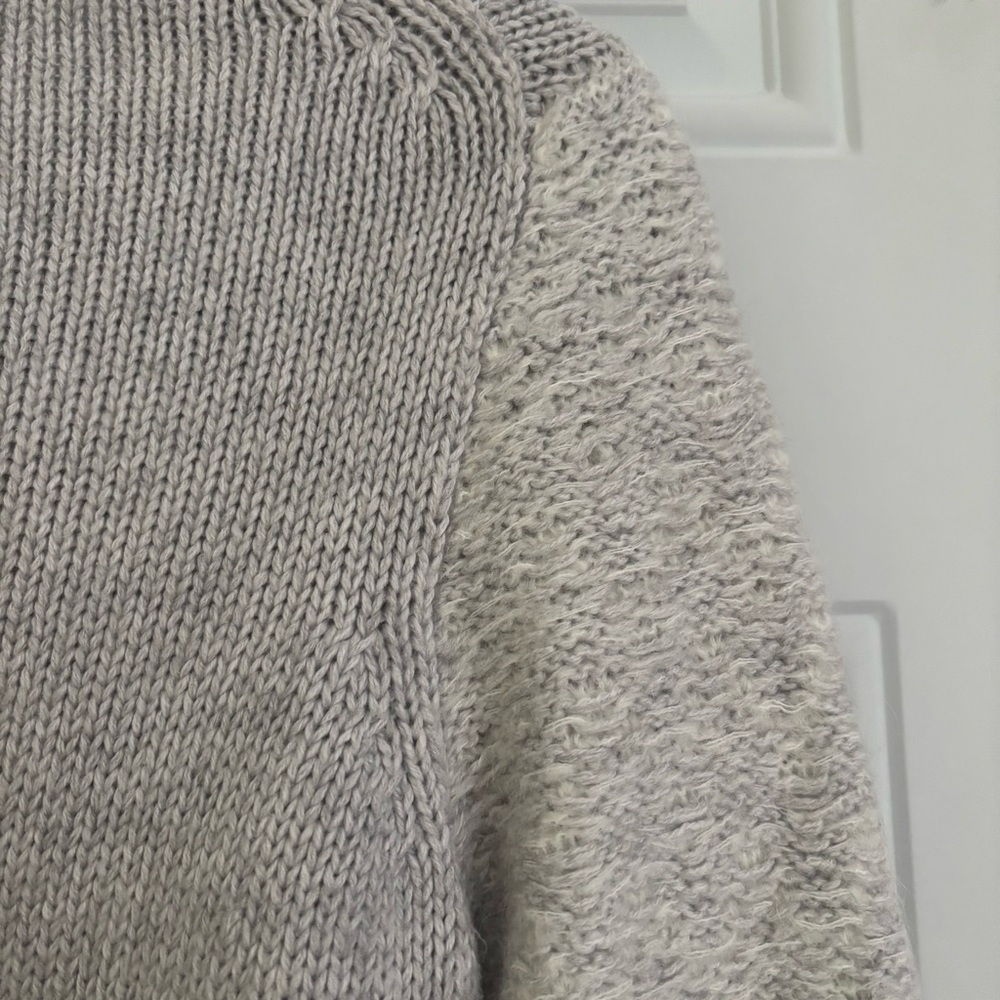 ❤️2/$15or3/$21❤️LOFT Gray Mohair Blend Sweater w/Snowflake Pattern, Size PS - Picture 11 of 13